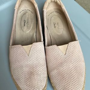 Ladies size 7 Clark’s pink  flats